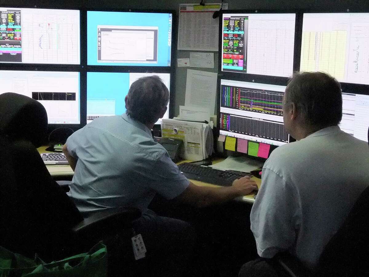 Workers in Shell's New Orleans offices monitor the performance of a Gulf of Mexico platform.