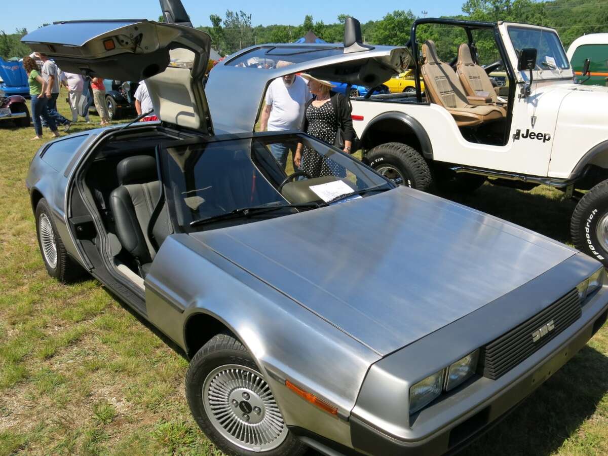 DeLorean restarts car production at Humble plant near Houston