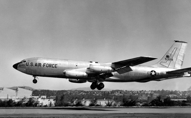 60 years ago: The famous Boeing 707 prototype barrel roll over Lake  Washington