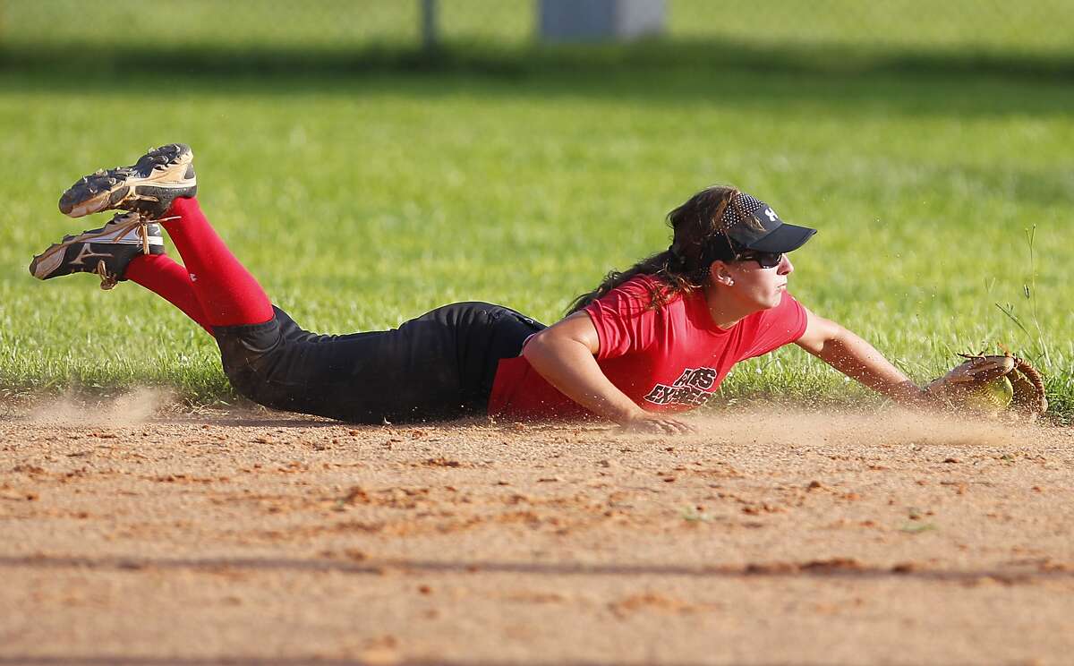 Aces setting softball standard