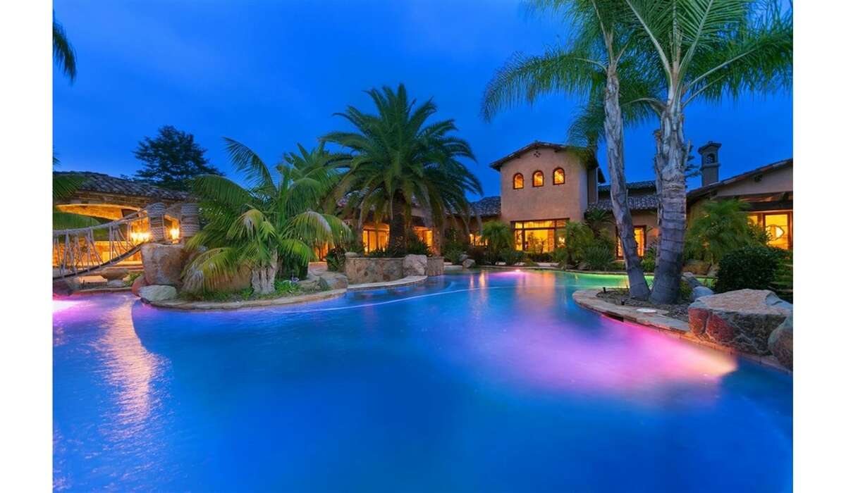 Nfl Superstar Lists Insane Mansion For 35 Million 