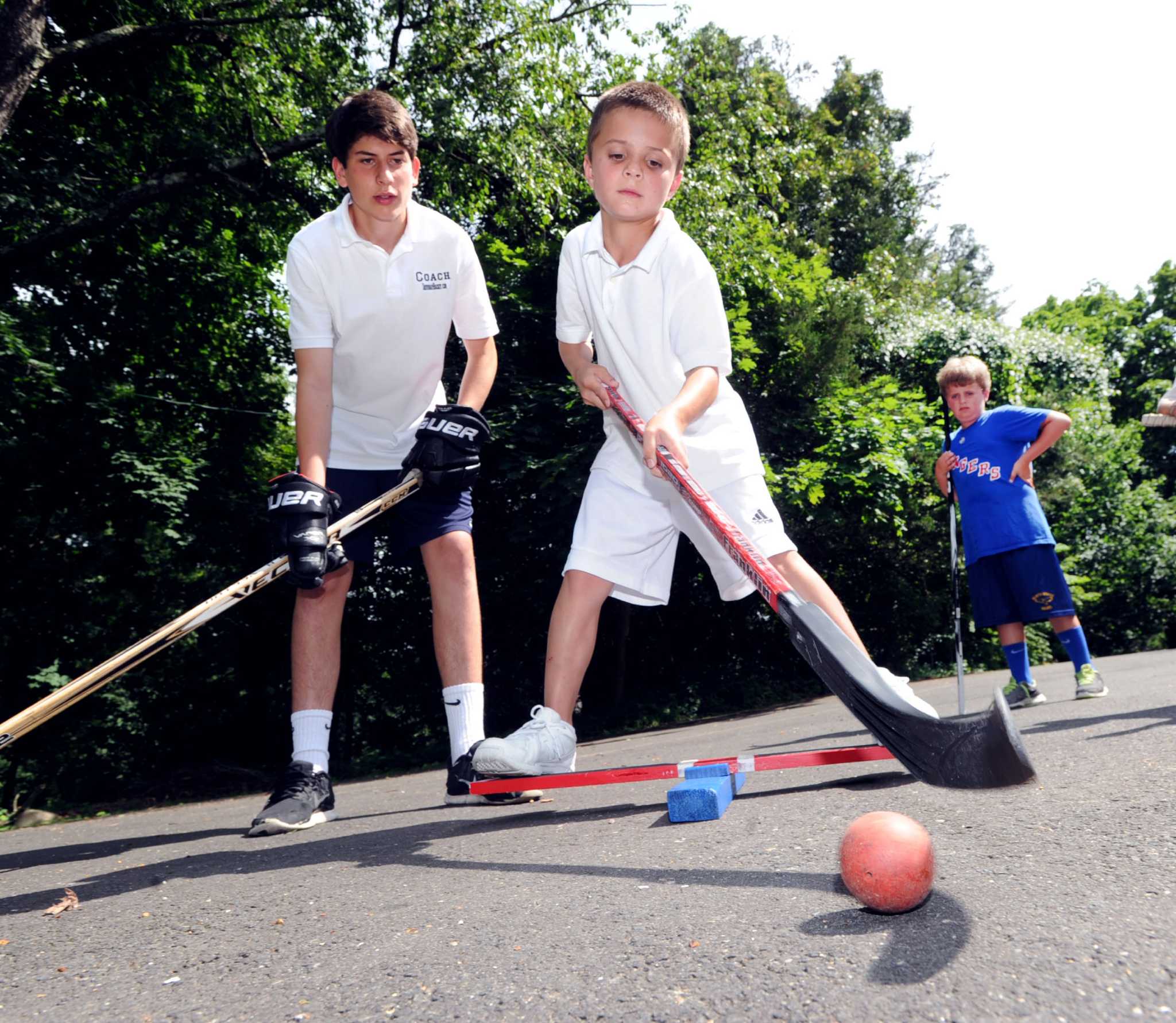 Greenwich teens start hockey training business in driveway