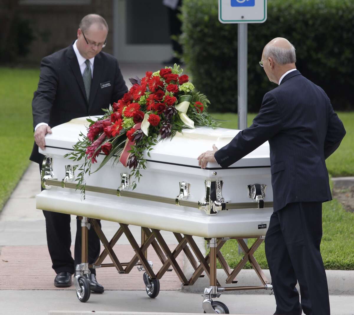 Hundreds mourn Spring shooting victims at funeral