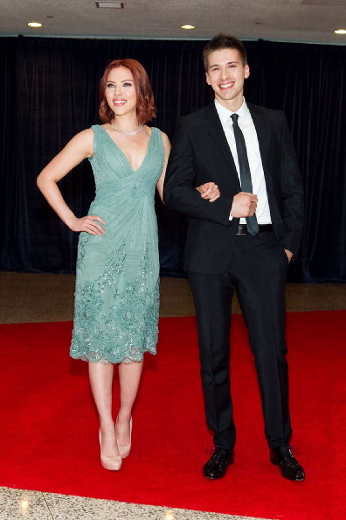Scarlett Johansson and her twin brother Hunter Johansson who appeared with her in the film 'Manny & Lo.' Source: Wikipedia