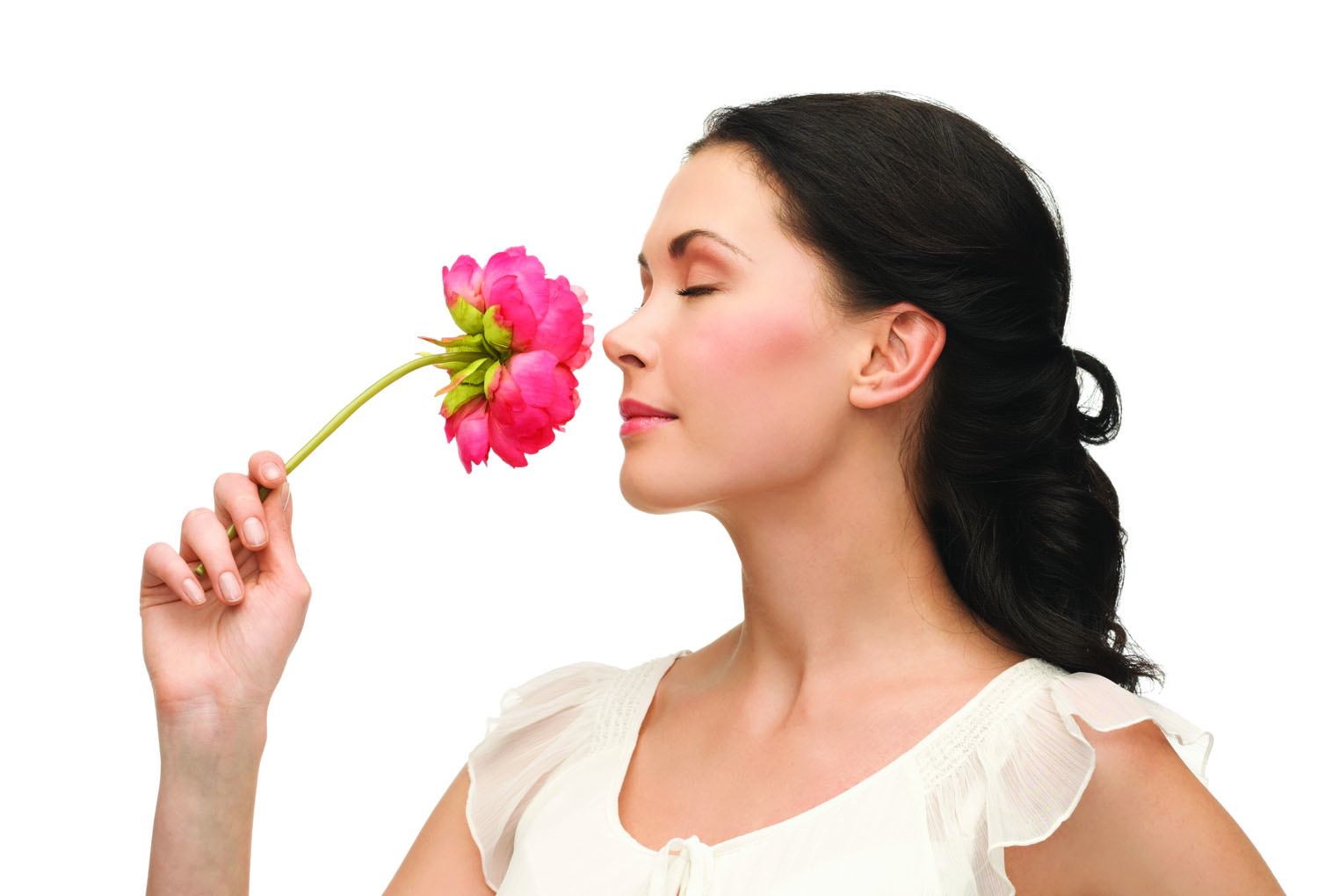Очень приятно пахнет. Приятный запах. Приятный запах от человека. Девушка нюхает цветы на белом фоне. Девушка нюхает цветы.