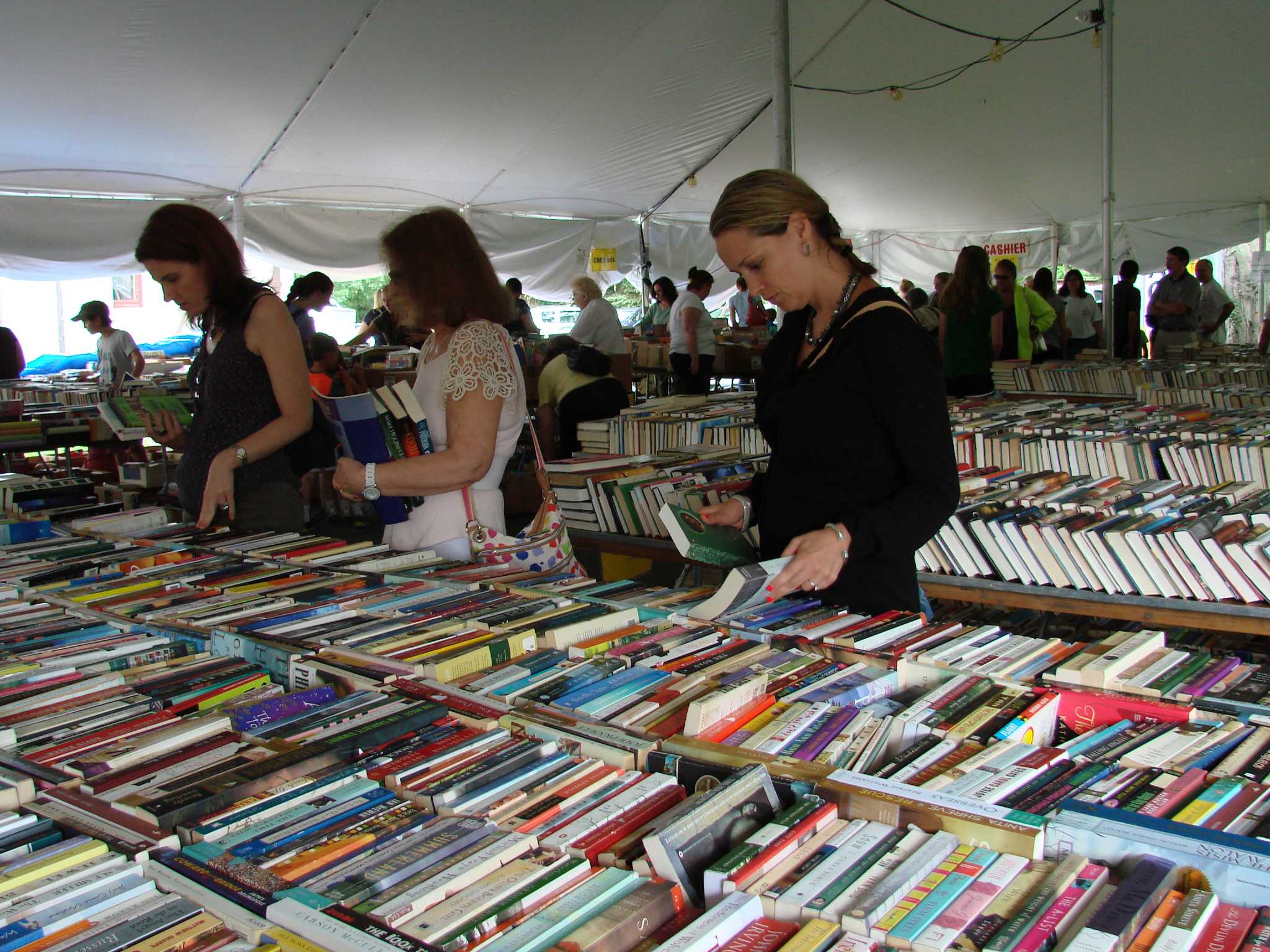 Pequot Library again to host huge book sale