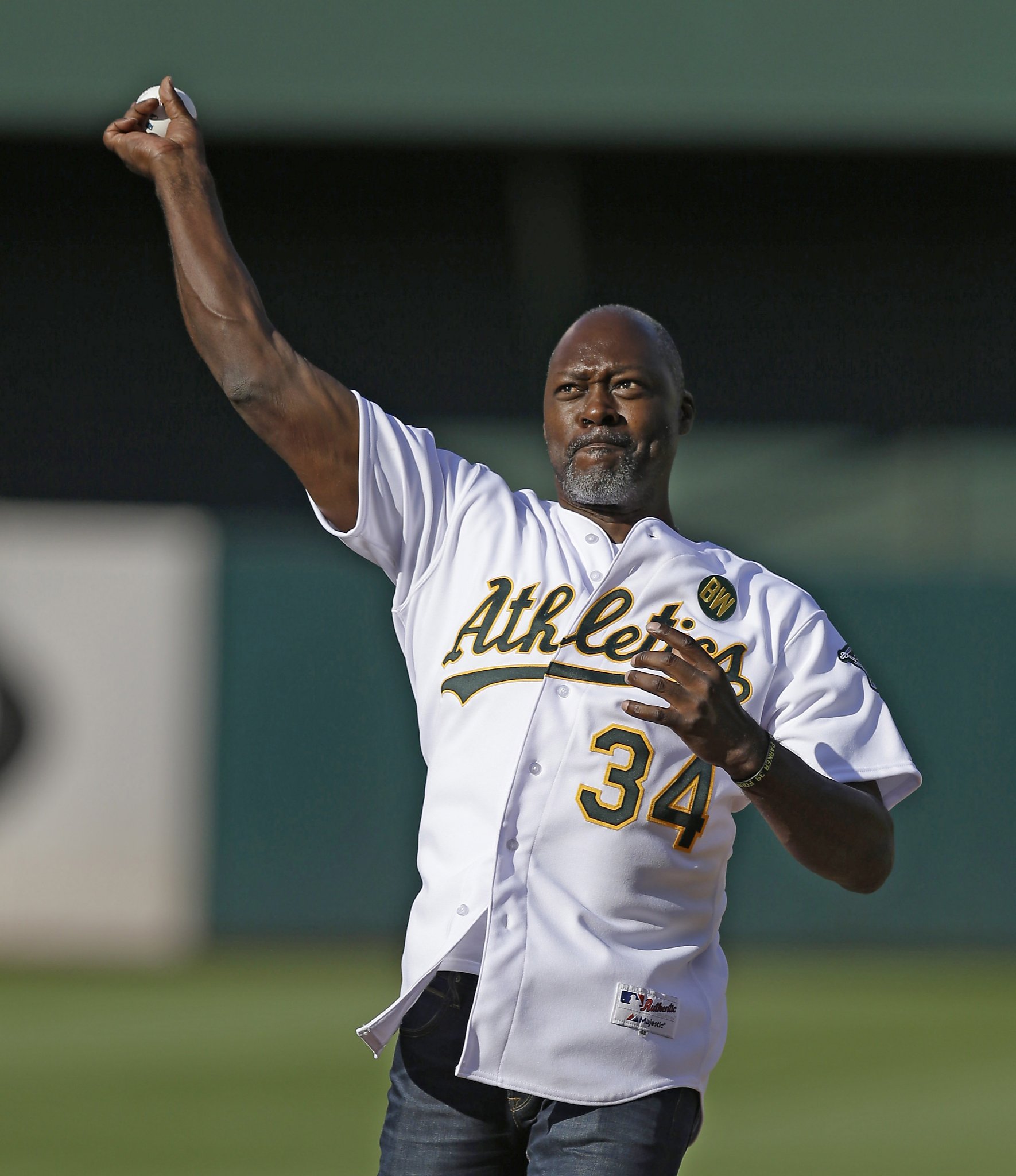 Dave Stewart remembers the '89 earthquake and calls out a Hall of Famer on  'Old Baseball Cards