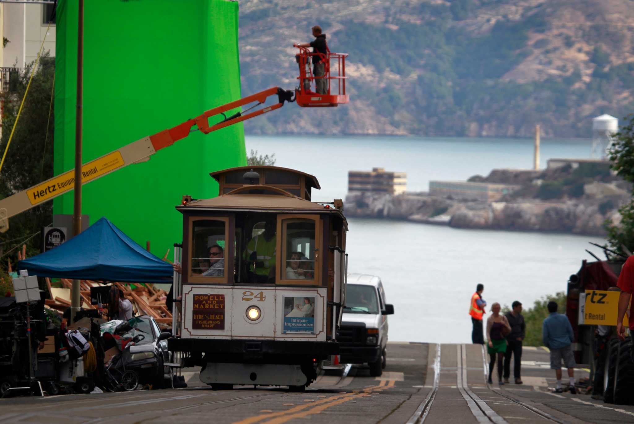 Dwayne Johnson's Quake Thriller 'San Andreas' Finally Shoots in San  Francisco