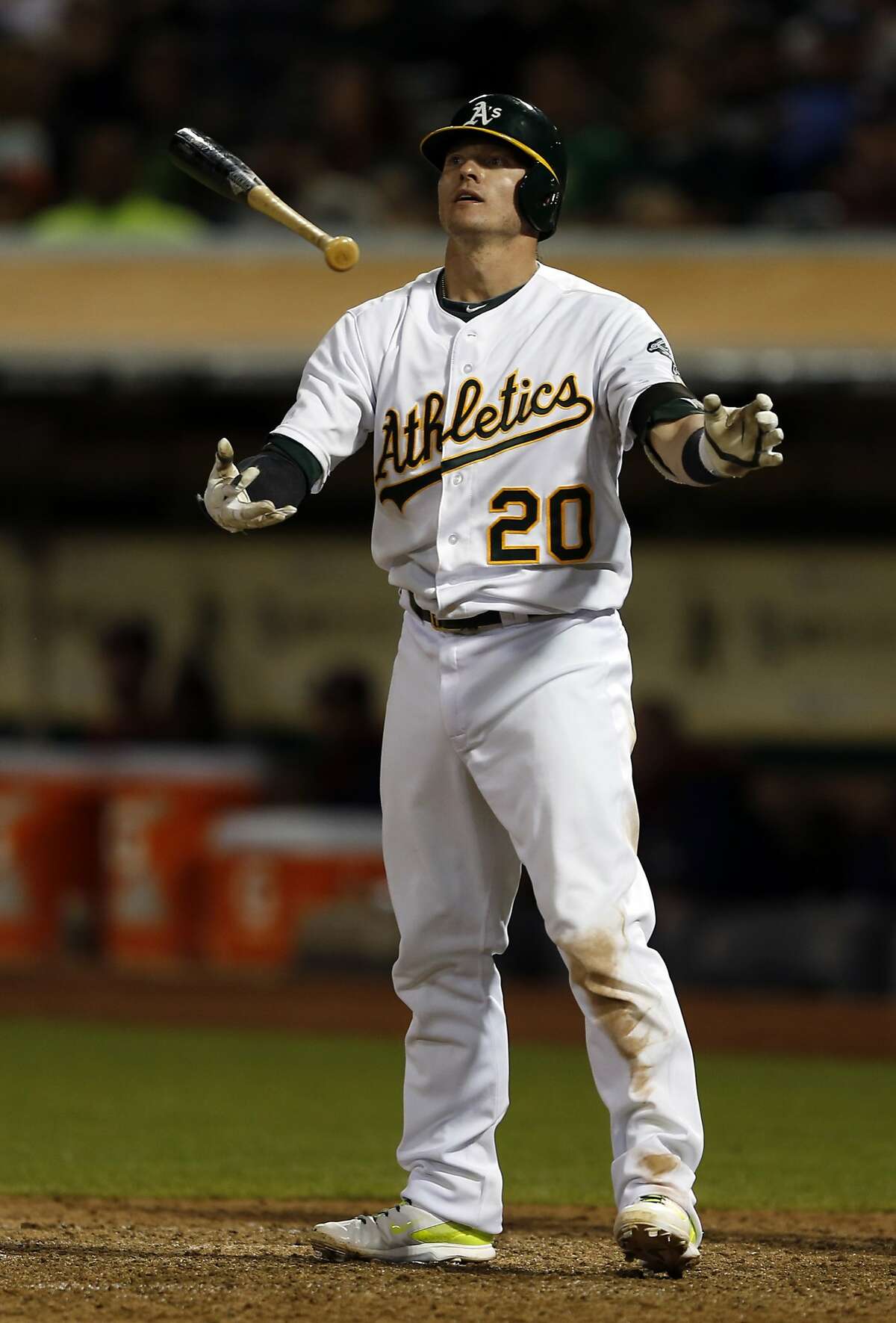 A's undone 32 by Hoes' homer in 12th inning