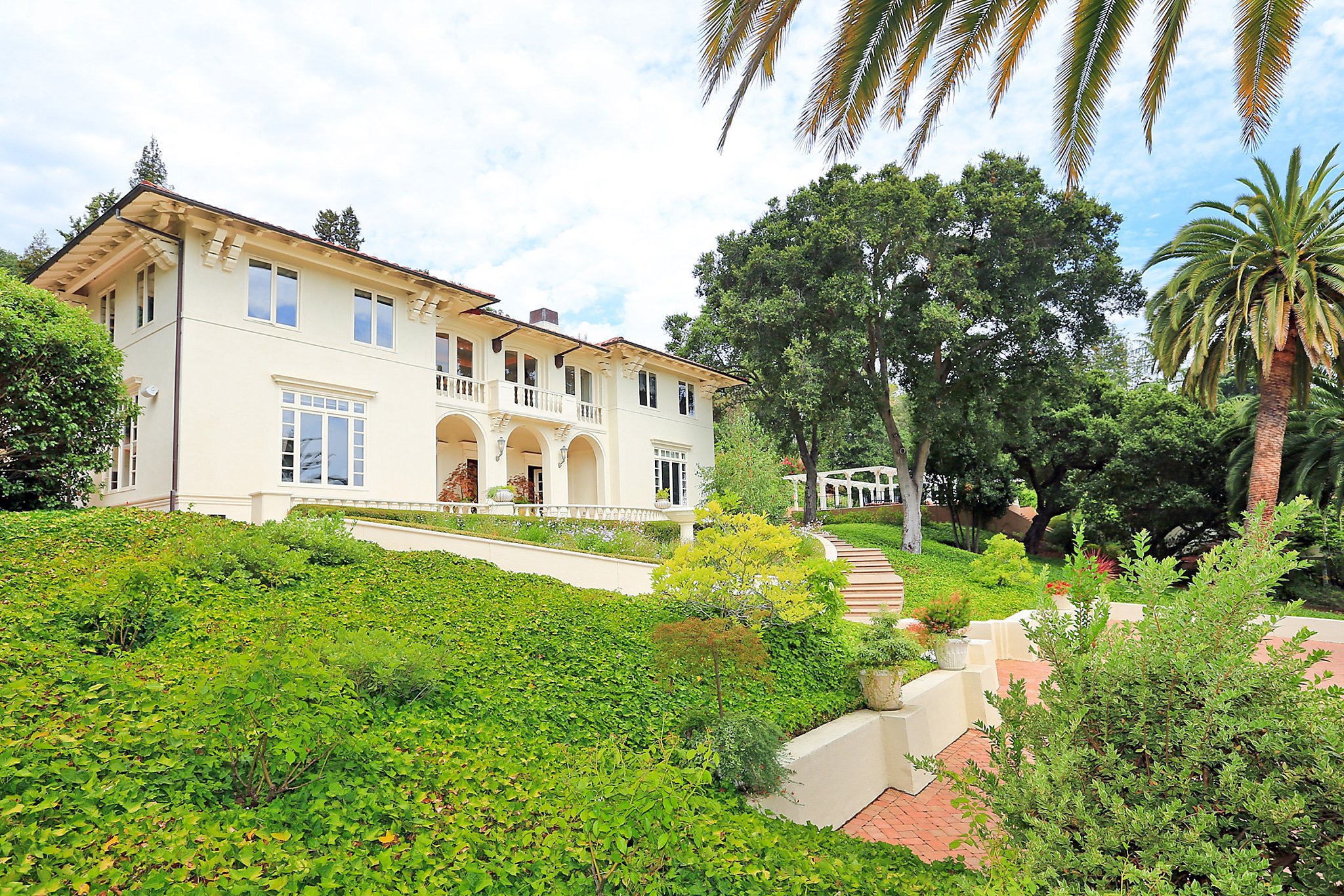 Palatial Italianate villa in Los Altos Hills
