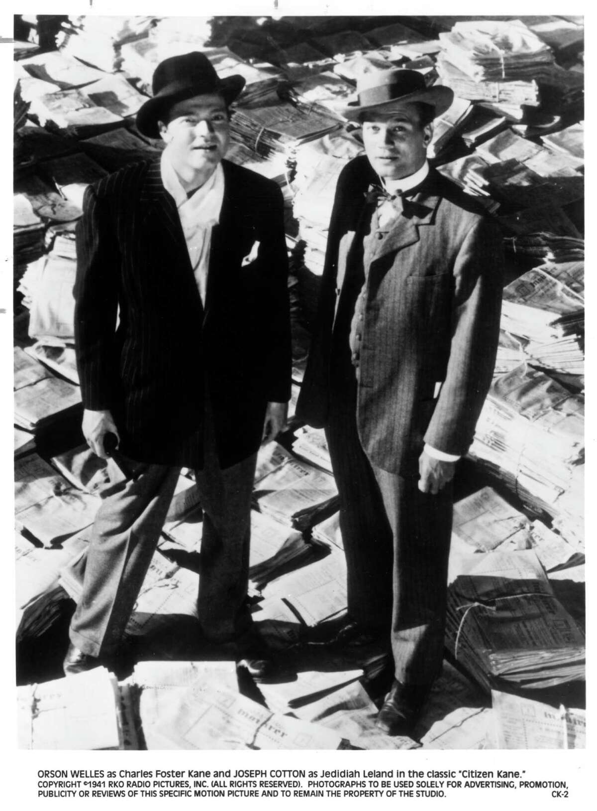 Orson Welles as Charles Foster Kane and JOSEPH COTTEN as Jedidiah Leland in the classic "Citizen Kane." HOUCHRON CAPTION (10/15/1998): ORSON WELLES DID TRIPLE DUTY AS WRITER, DIRECTOR AND STAR OF "CITIZEN KANE."