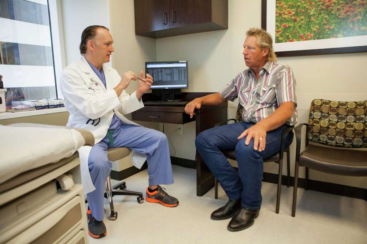 New 'plug' in leaky heart valve avoids need for more invasive procedure