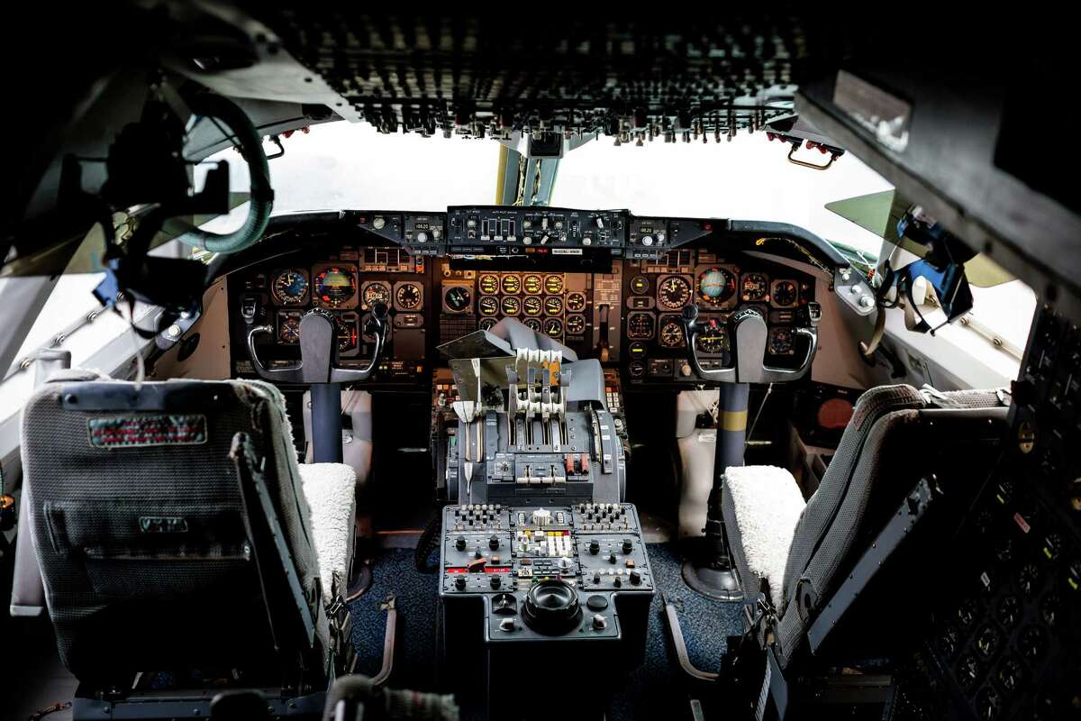 scrap boeing 747 cockpit