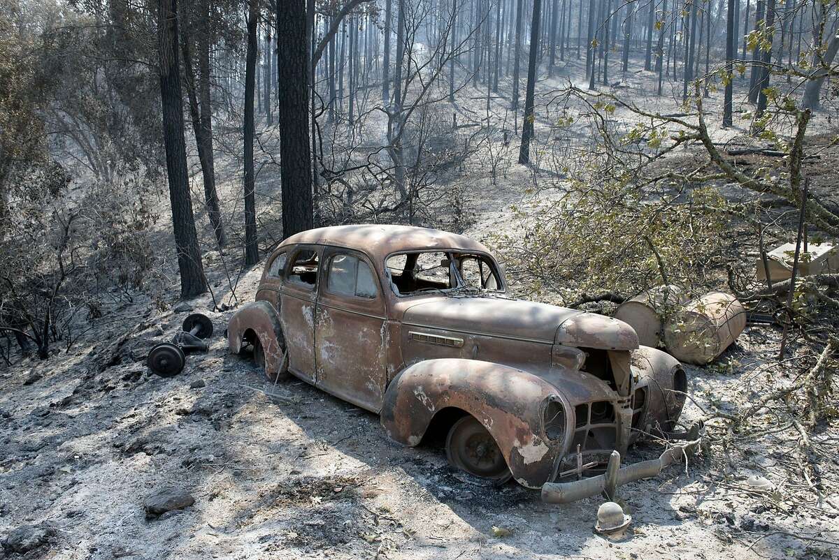 Sierra foothills fire burns 13 homes; Yosemite fire grows