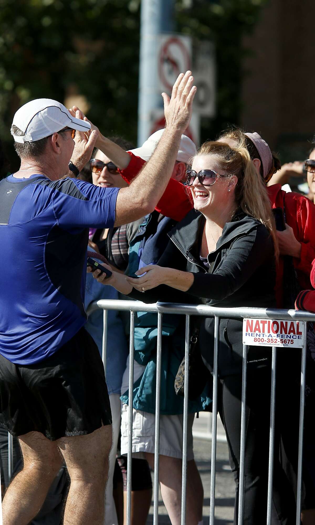 Morning cool helps as thousands pound S.F. Marathon