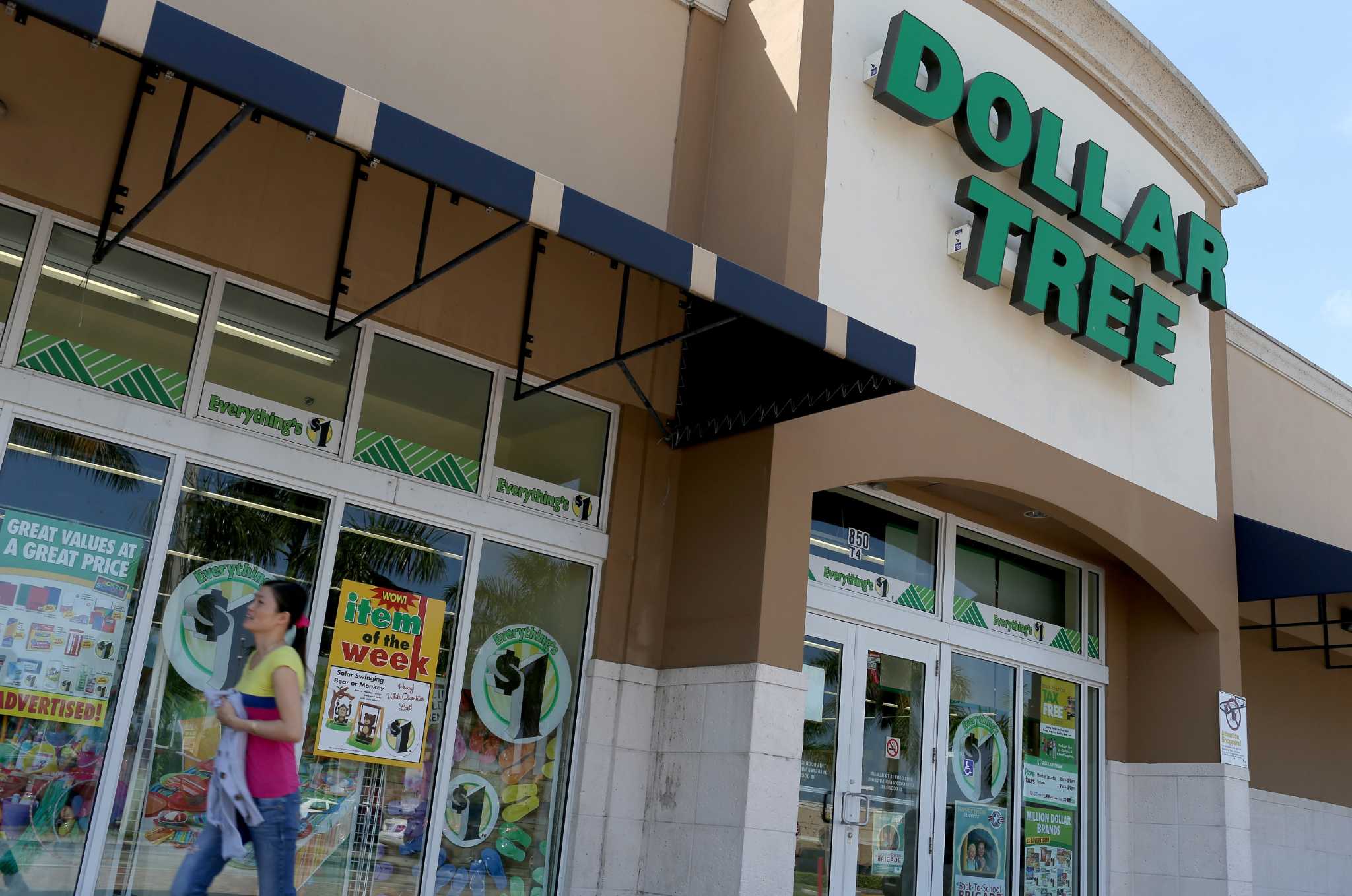 TikTok Films Horrors Of Dollar Tree In Texas With One Employee