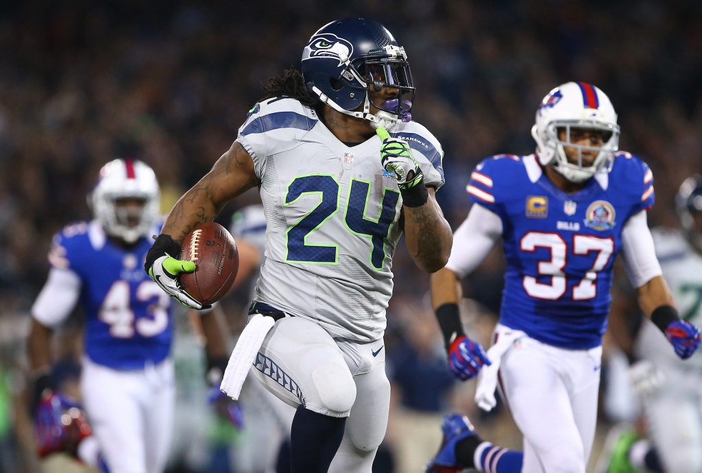 Marshawn Lynch: Sideline Skittles Snack Before Super Bowl XLIX (Video) –  The Hollywood Reporter