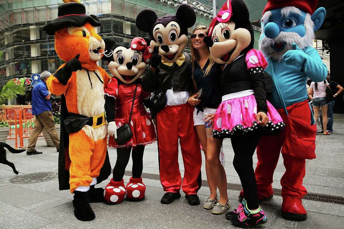 Times Square performers demand tips from tourists