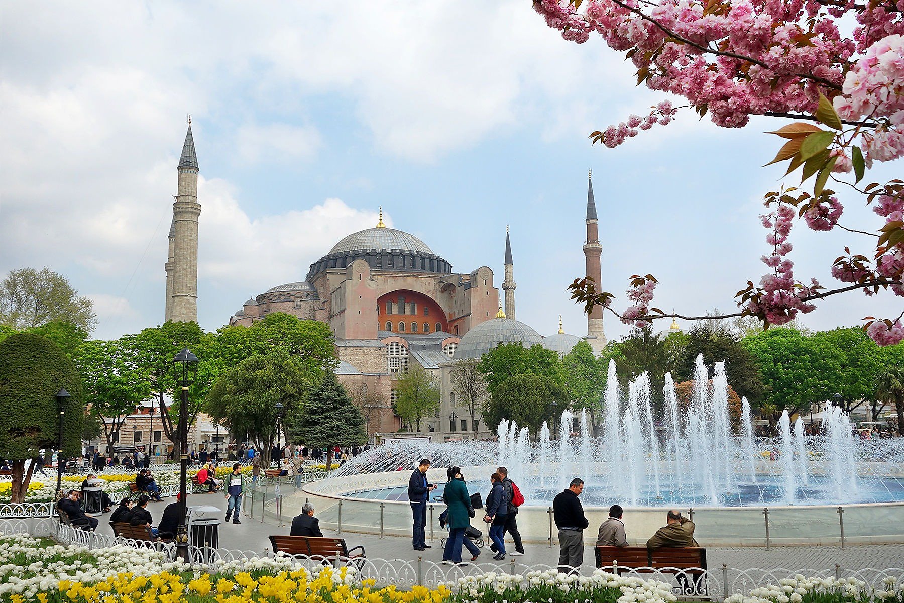 Стамбул весной. Турция столица Стамбул. Парк Еникапы Стамбул. Стамбул Турция весной. Стамбул мечеть Магнолия.
