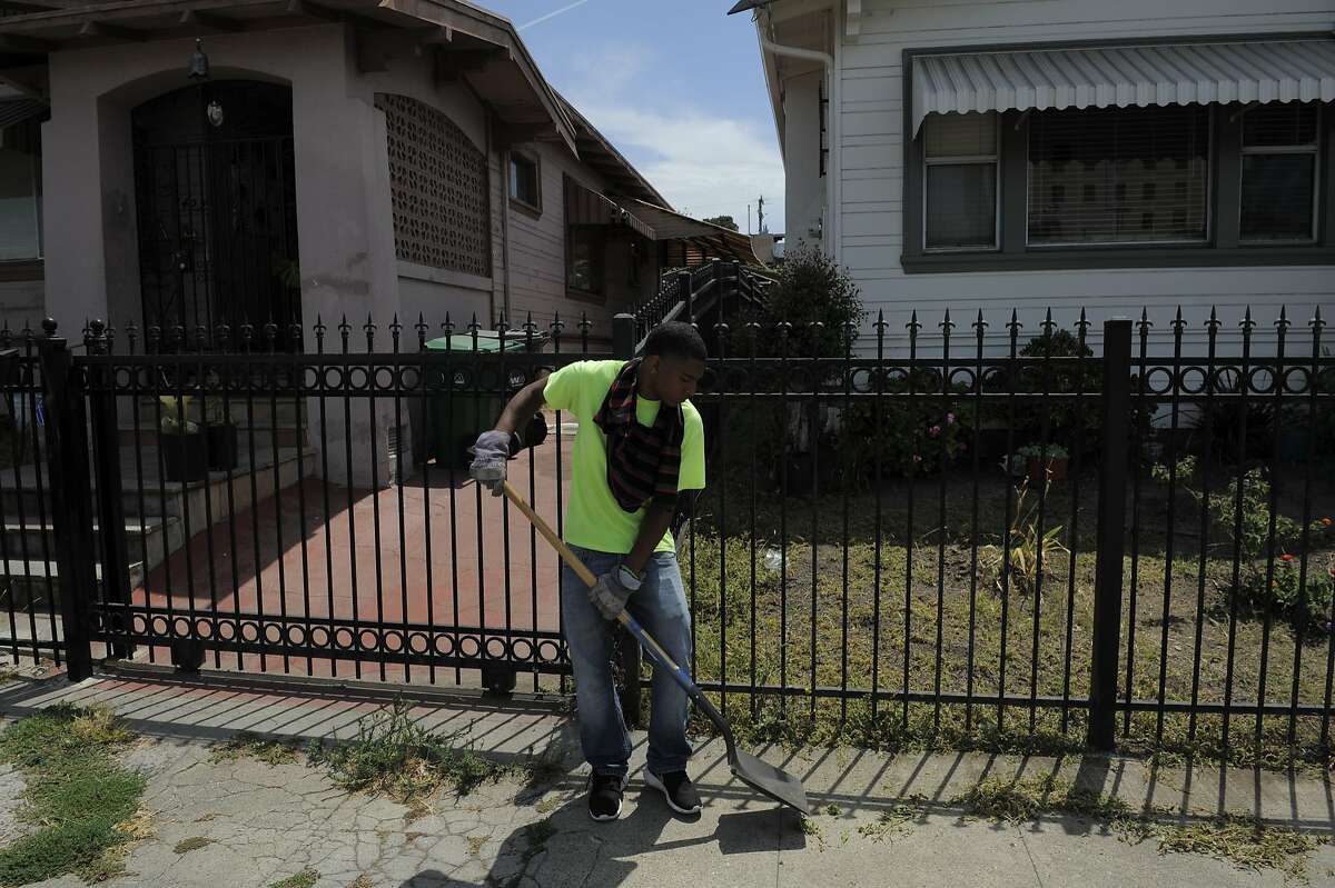 Oakland nonprofits on edge over push for $12.25 minimum wage