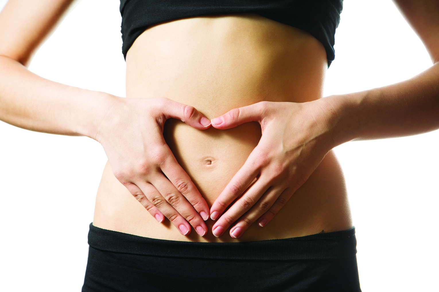 Фотография рука на животе. Фотосессия с животиком. Мужская рука на береном животе. Девушка держится за живот. Сердечко на животике беременной.