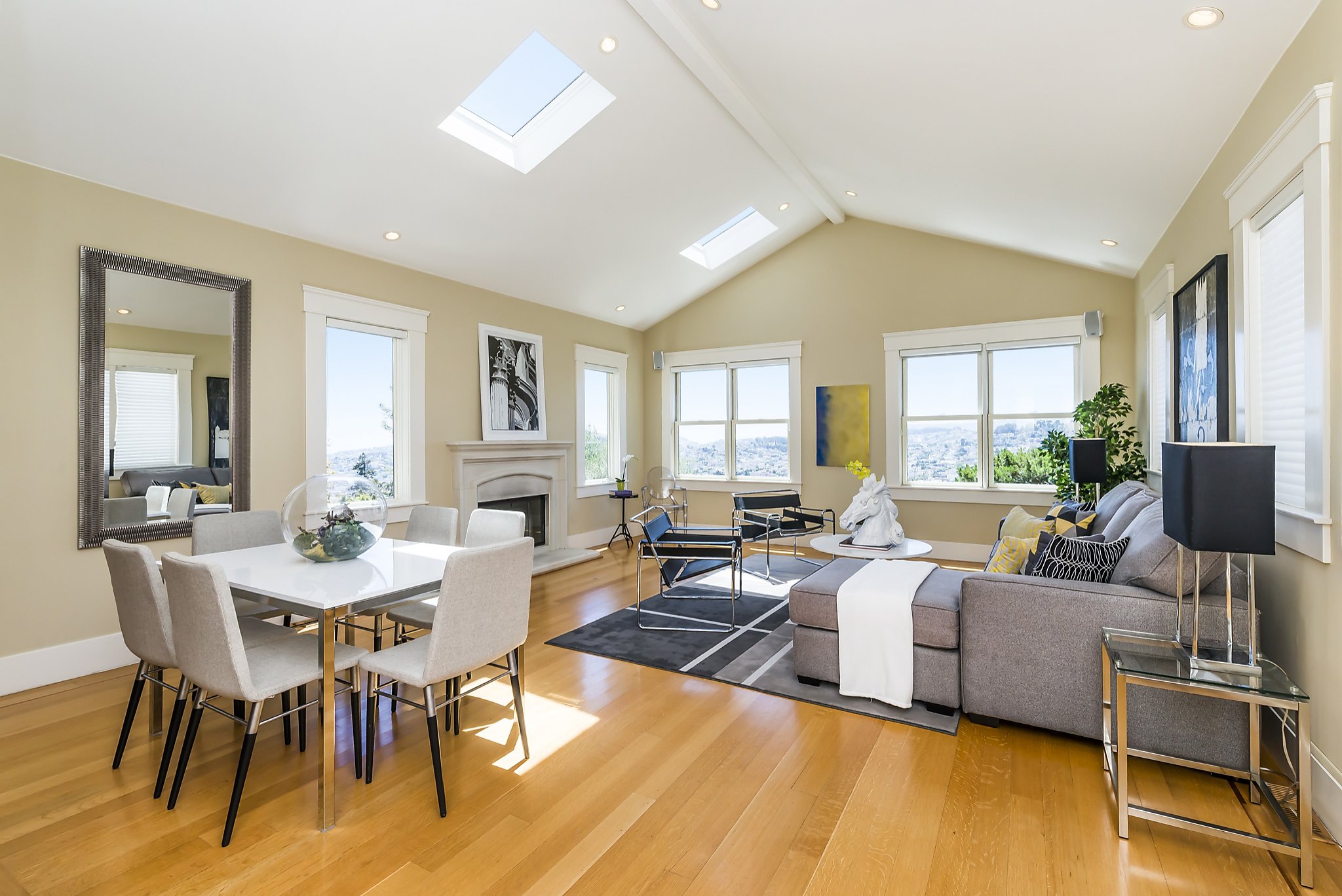 Price Point Property Price Point: $2.595 million