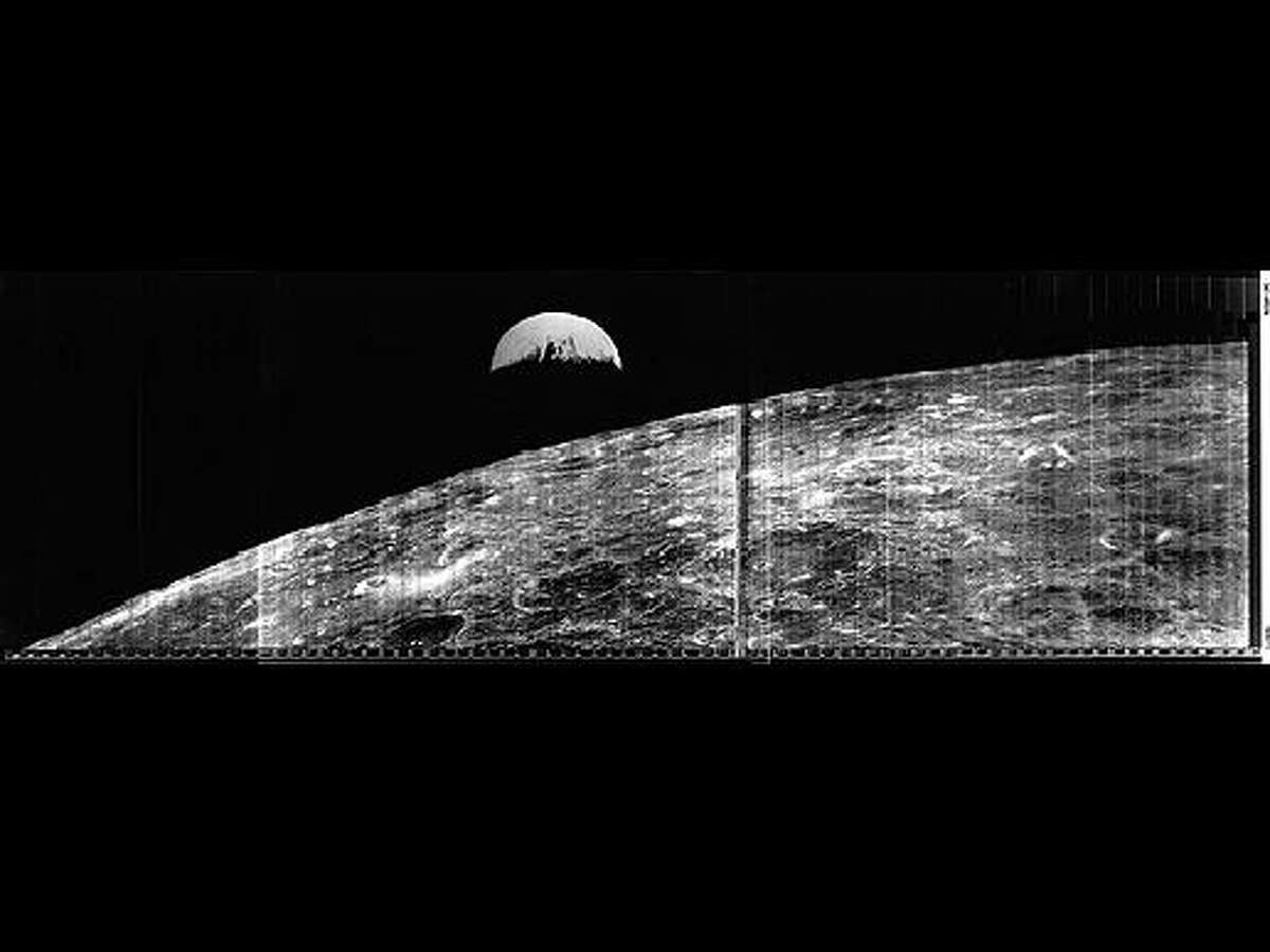 ExNASA 'hackers' use ingenuity, technology to rescue firstever moon