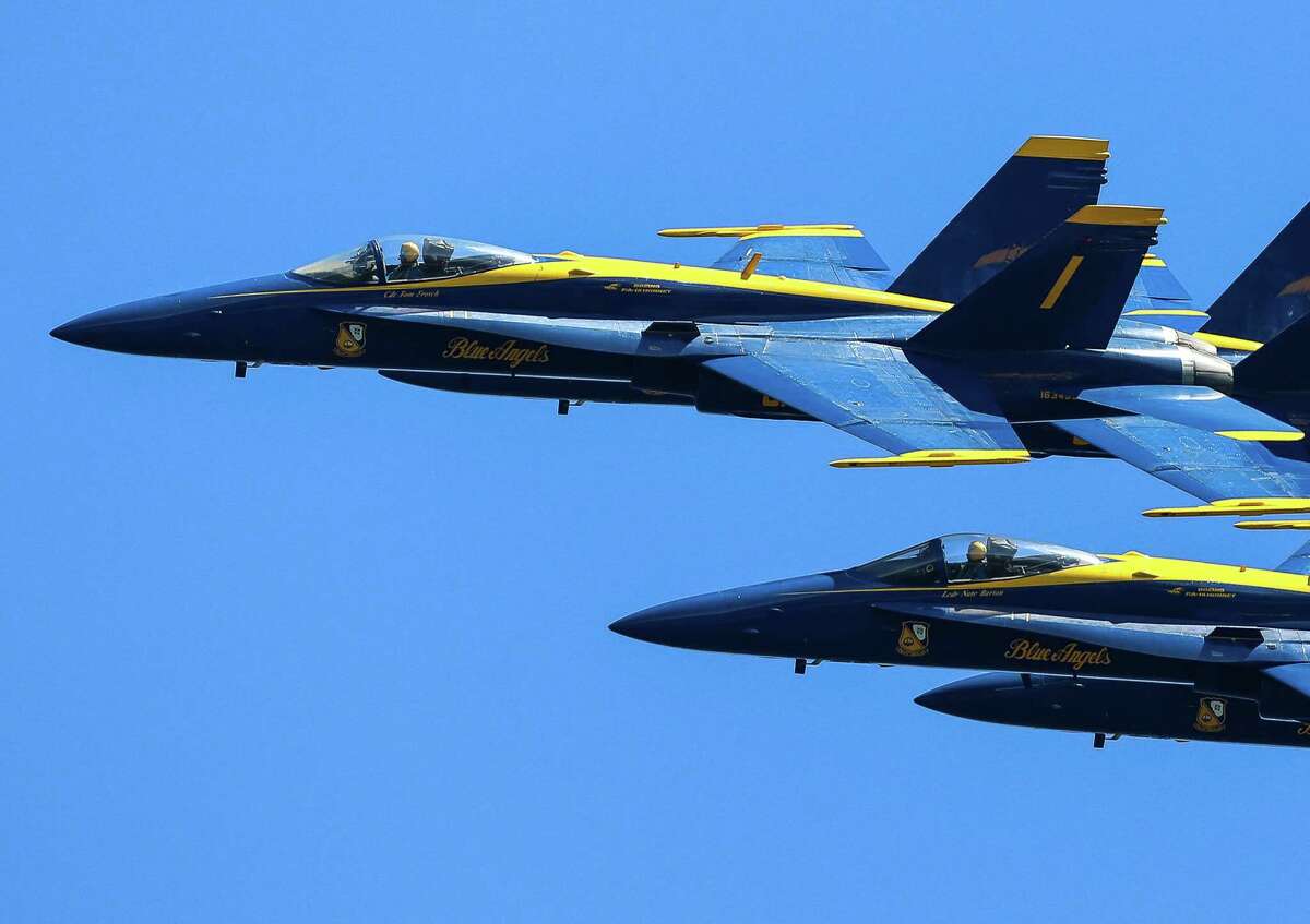 Blue Angels practice for Seafair performance