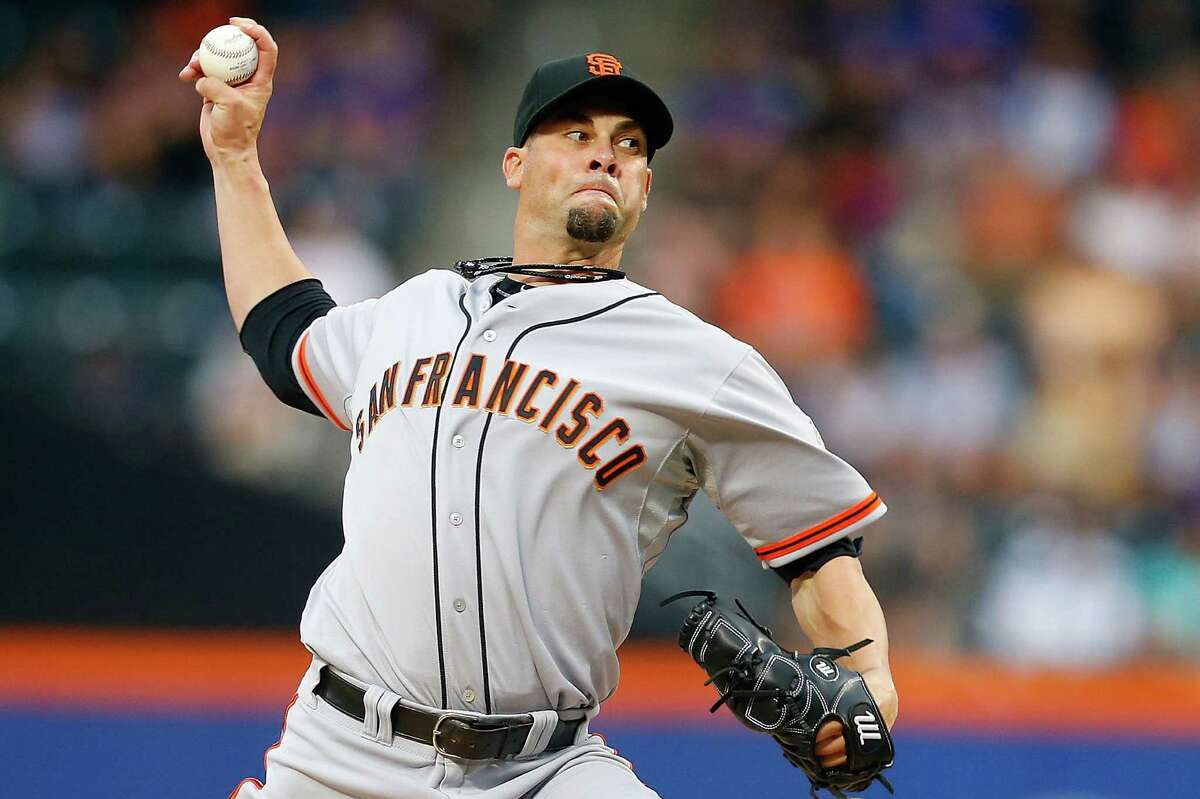 Ryan Vogelsong delivers a pitch in the first inning of his complete-game victory over the Mets.