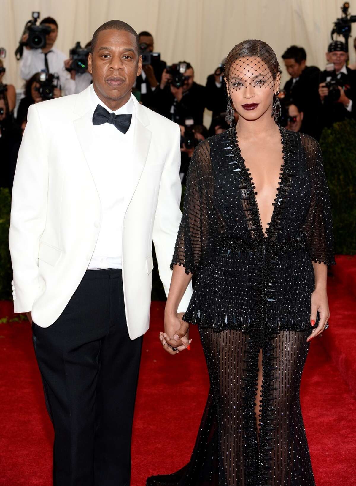 Beyonce, pregnant with twins, is being fat-shamed