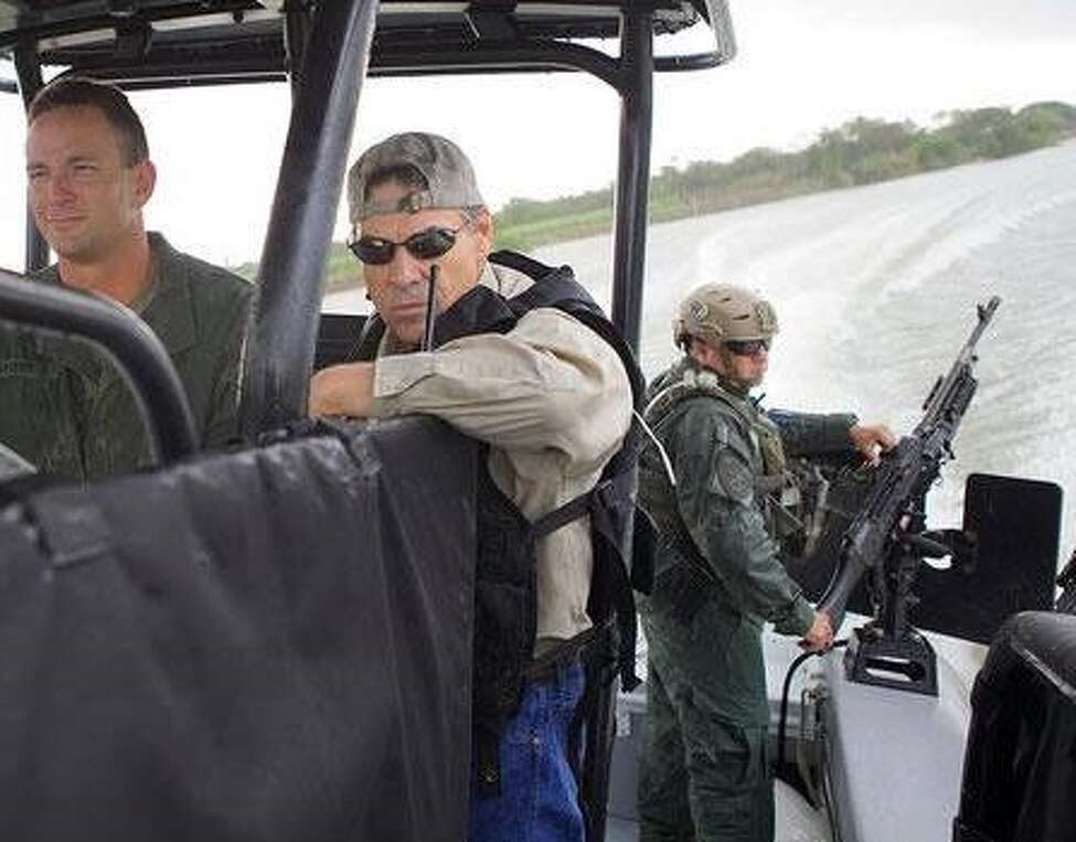 Texas politicians pose for photo ops during border crisis