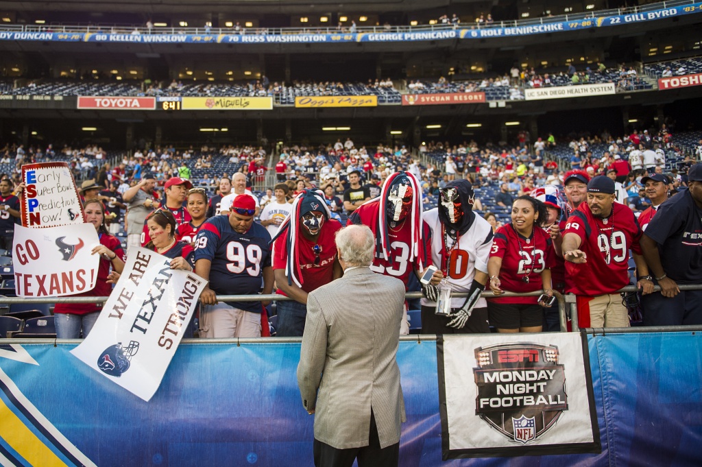 Titans Fans Pay Tribute to McNair at LP Field