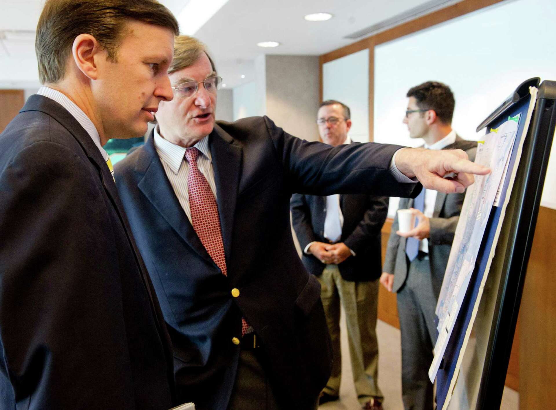 Murphy eyes federally backed loans to break rail project log jam