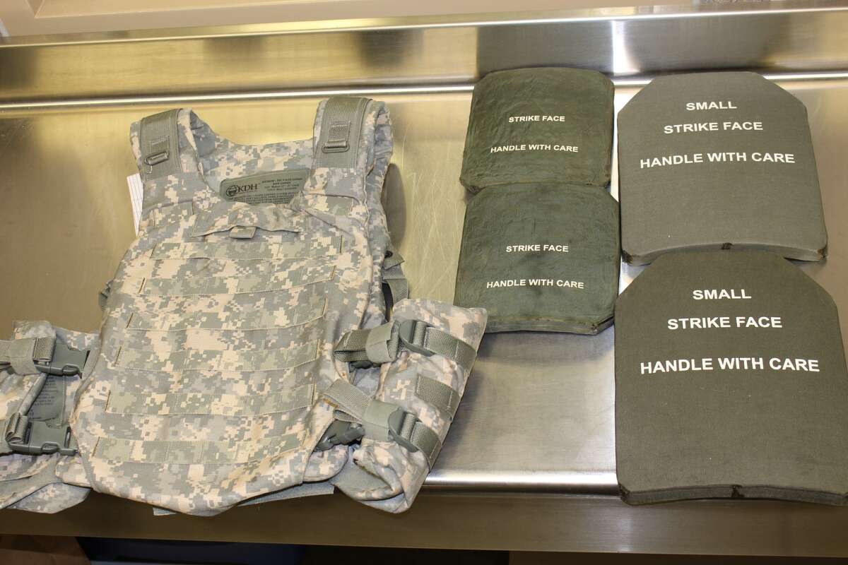 Felon arrested trying to sell body armor in San Antonio