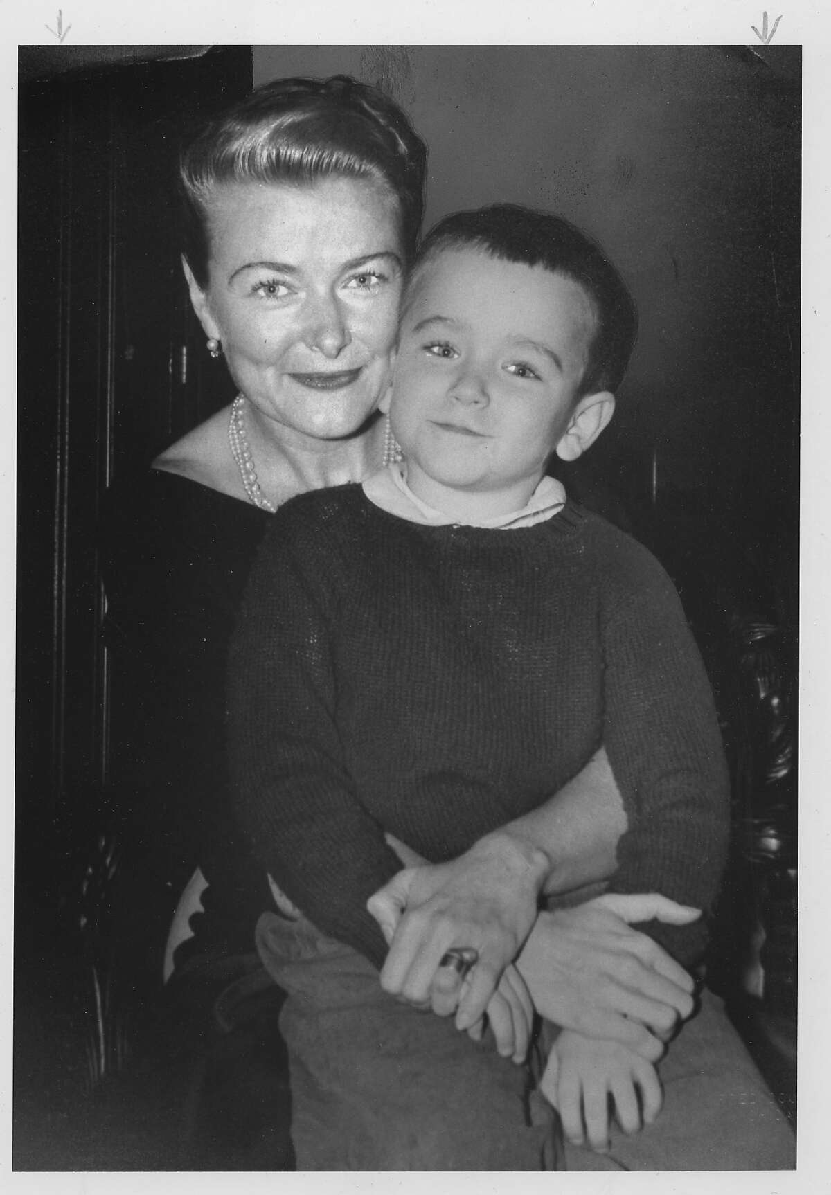 Robin Williams with his mother Laurie Williams .. He is 7 in photo Photo ran 05/11/1990