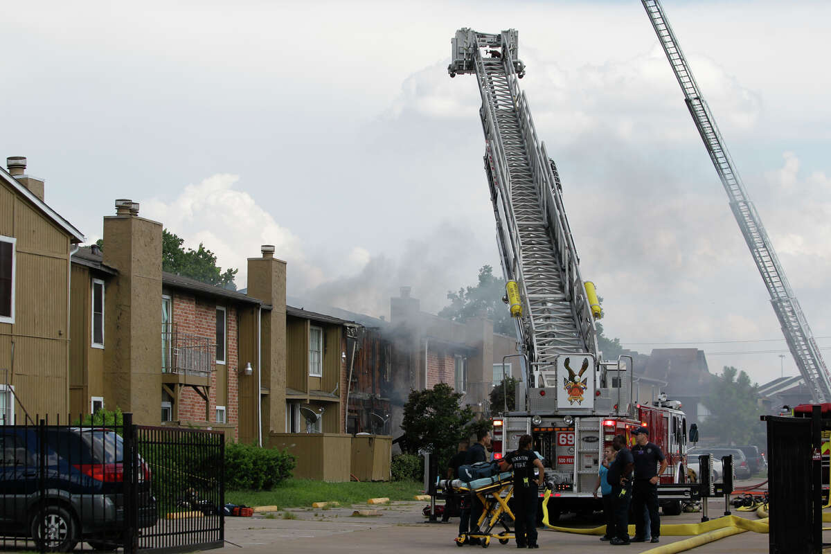 1 charged with arson following Houston apartment fire