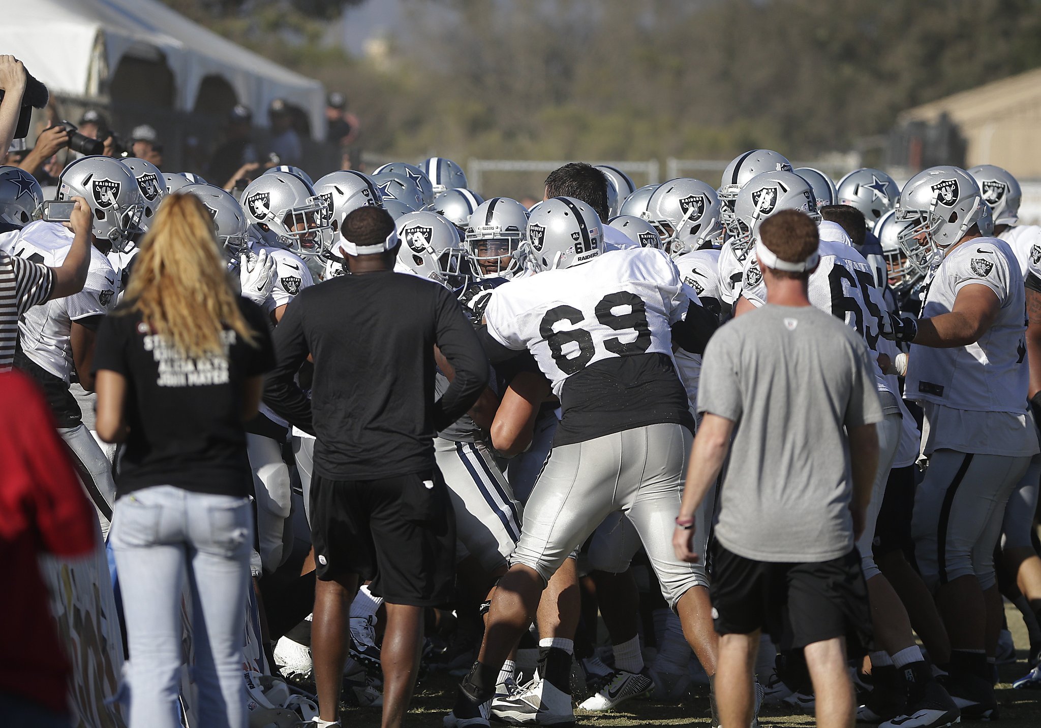 oakland-raiders-dallas-cowboys-brawl-during-practice