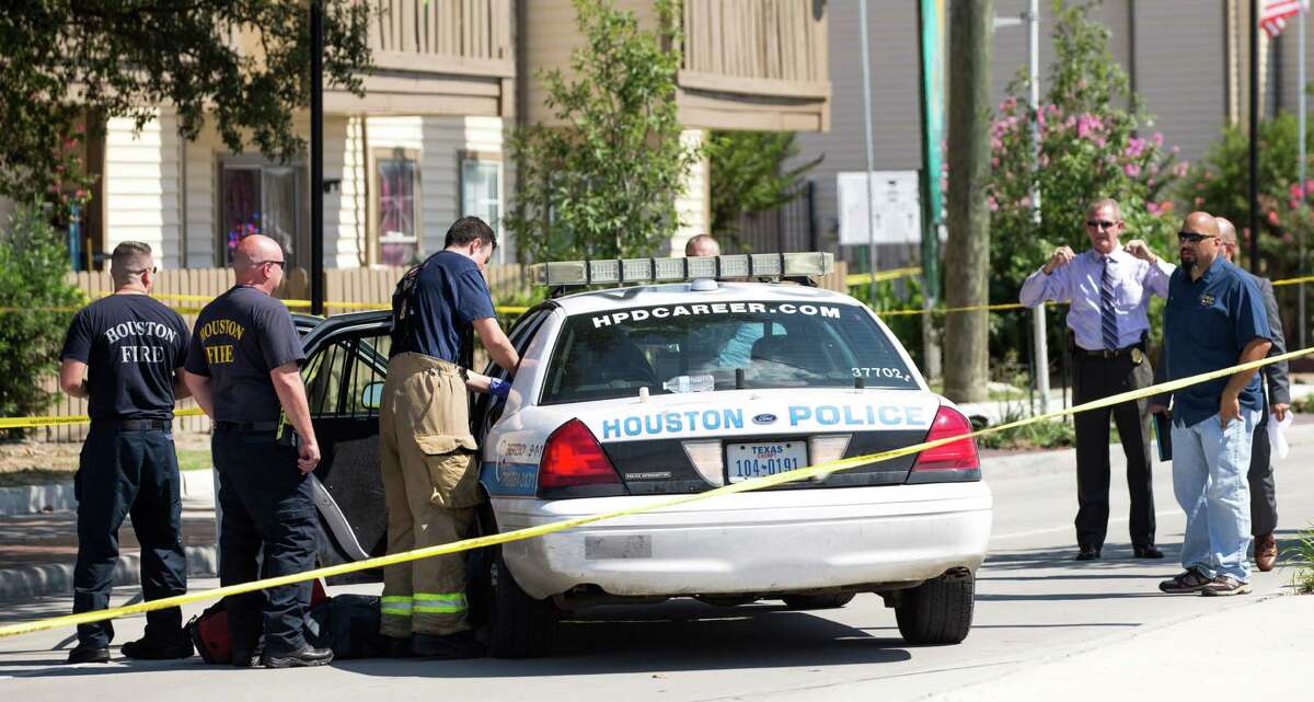 Officer Shot In North Houston; Suspect Dead