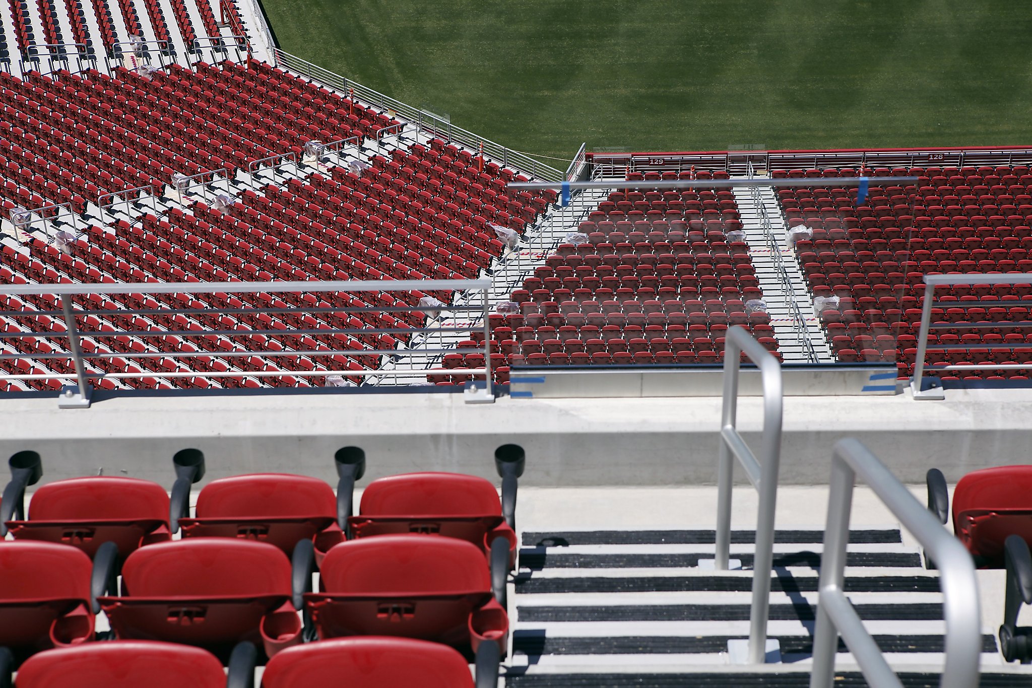 San Francisco 49ers sell $670 million in seats for new stadium