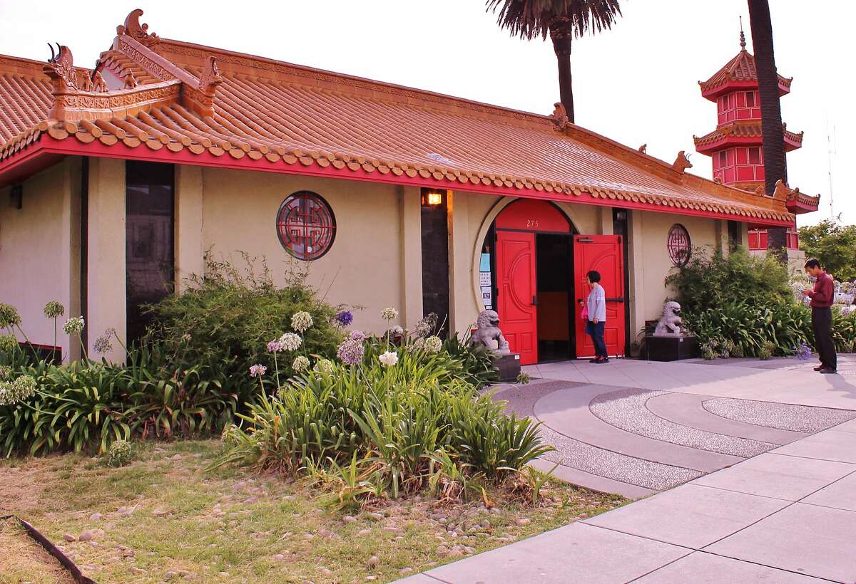 Explore Oakland's Chinatown