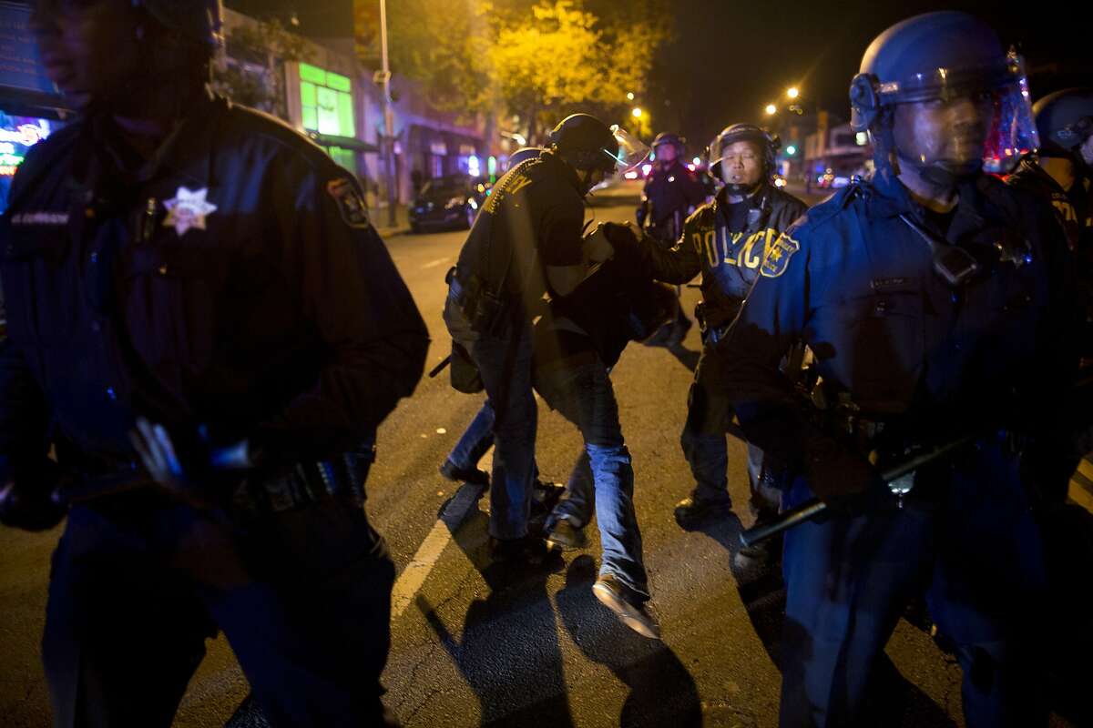 Oakland, Berkeley marchers protest Missouri shooting