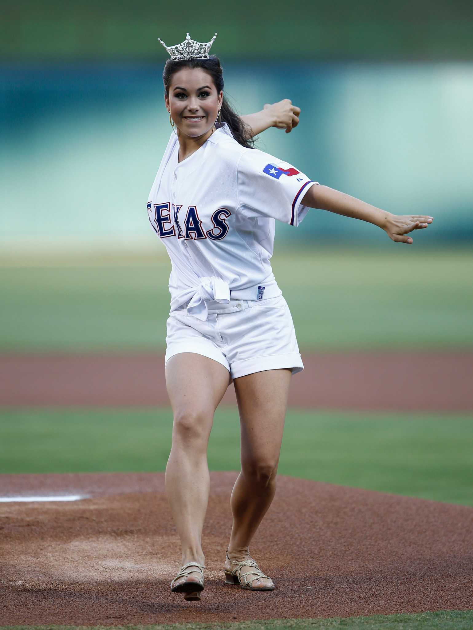 5-year-old adopted through Buckner throws out first pitch at Texas