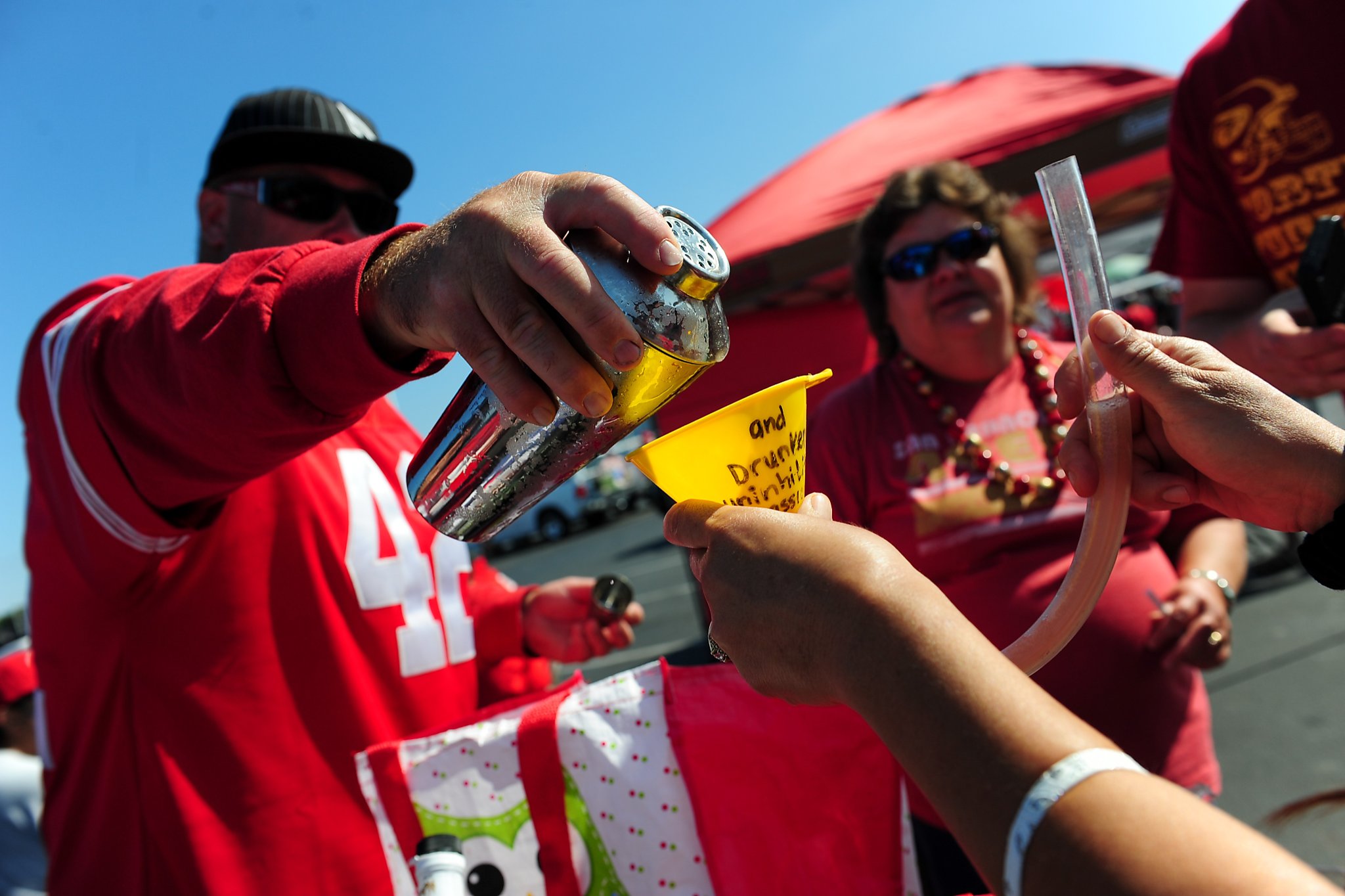 Nevius: Faithful 49ers fans return to cheer on their hot team