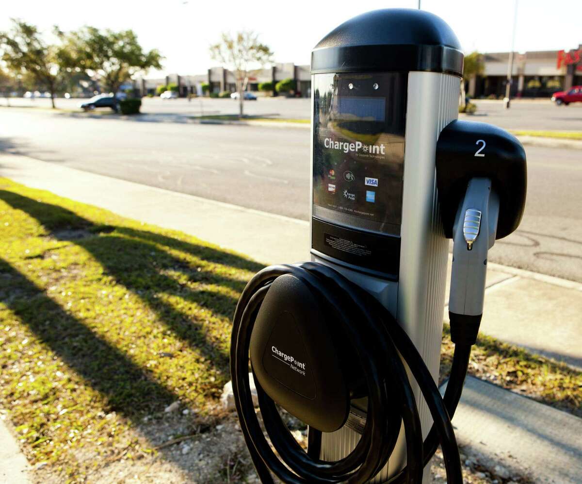 CPS Energy, cities talk about charging up I35