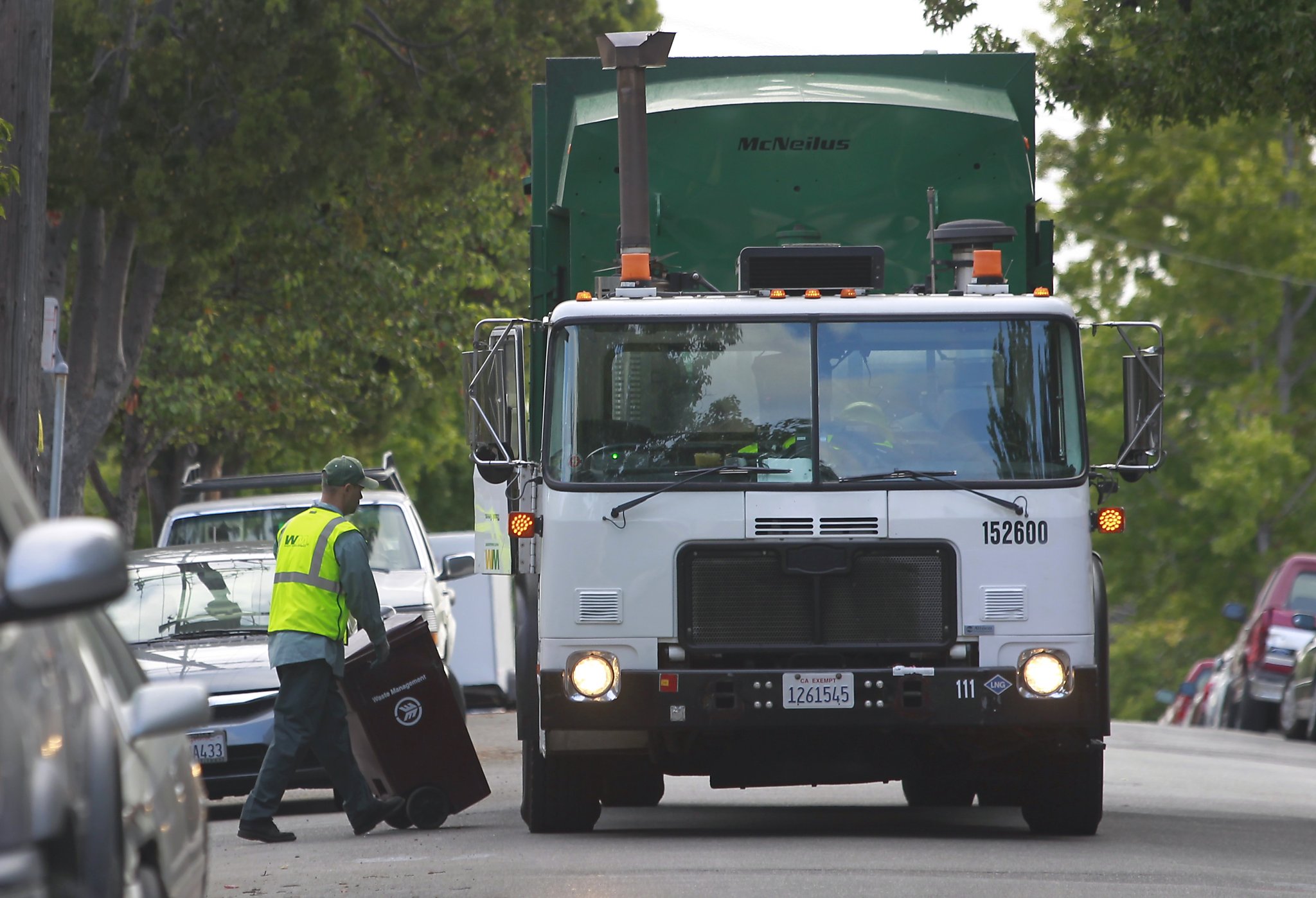 Waste Management sues Oakland over $1 billion trash contract - SFGate