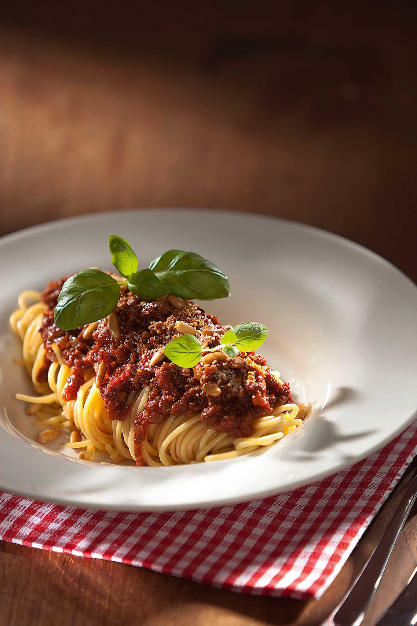 Итальянские макаронные блюда. Фетучини болоньезе. Паста спагетти болоньезе. Паста карбонара и болоньезе. Паста болоньезе Мишлен.