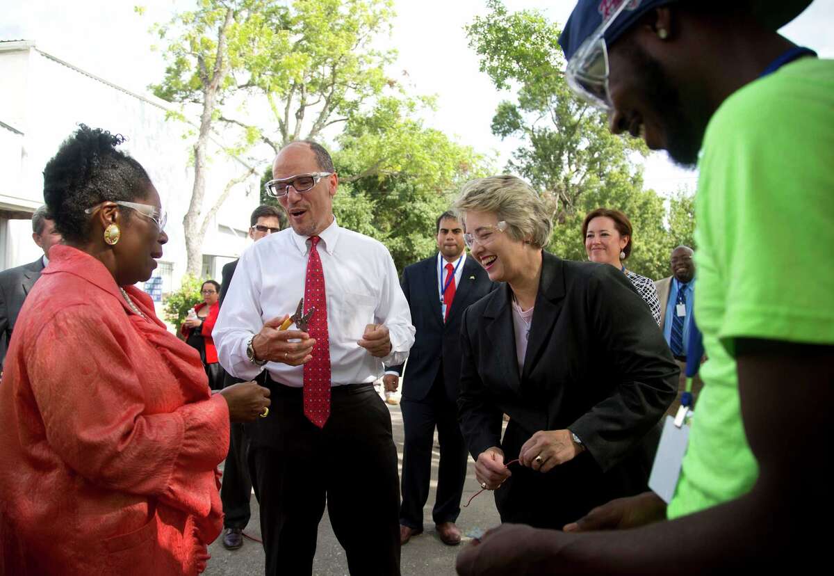 Labor secretary urges job training, higher minimum wage in Houston visit