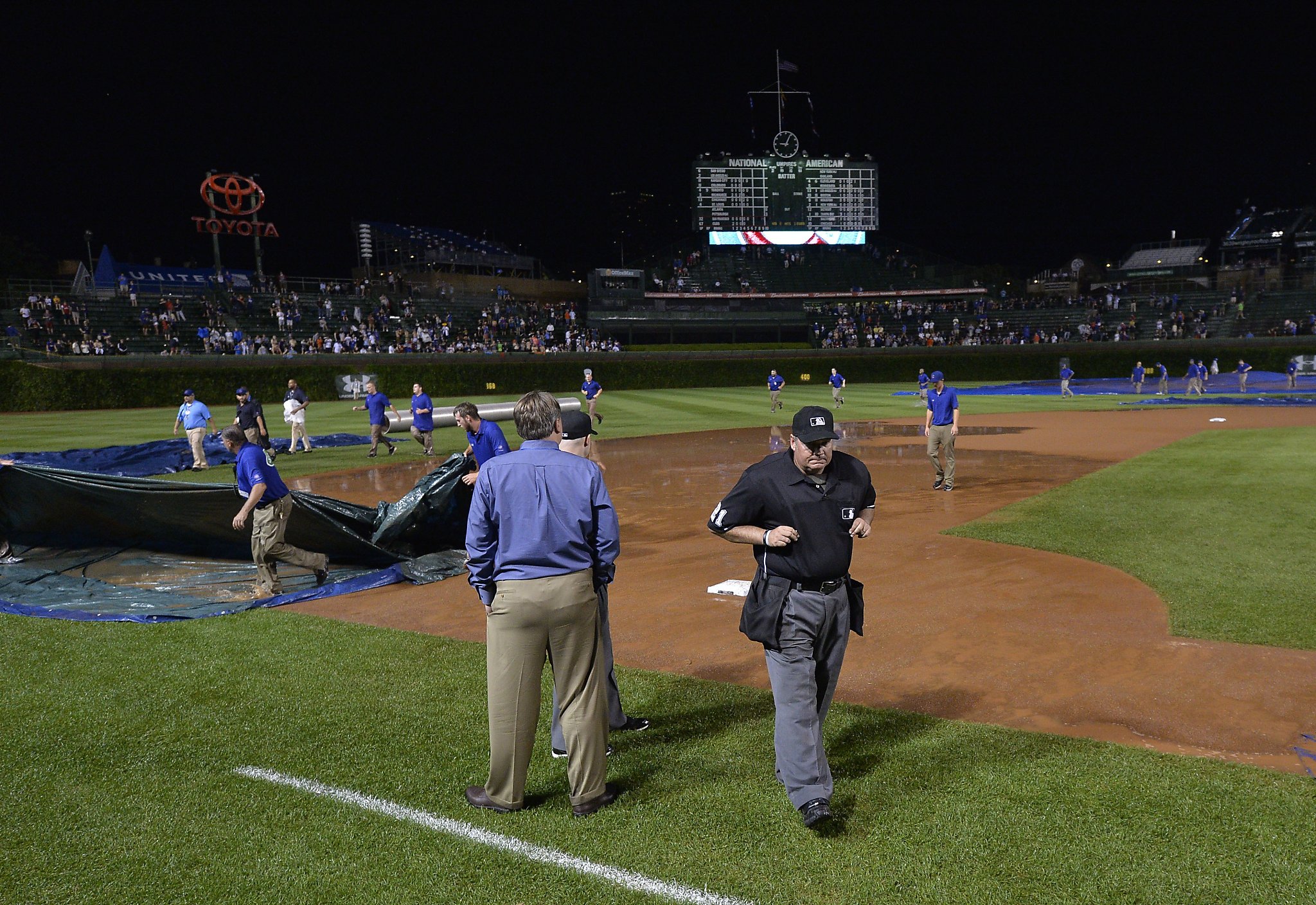 San Francisco Giants - OFFICIAL: Rain Delay at AT&T Park