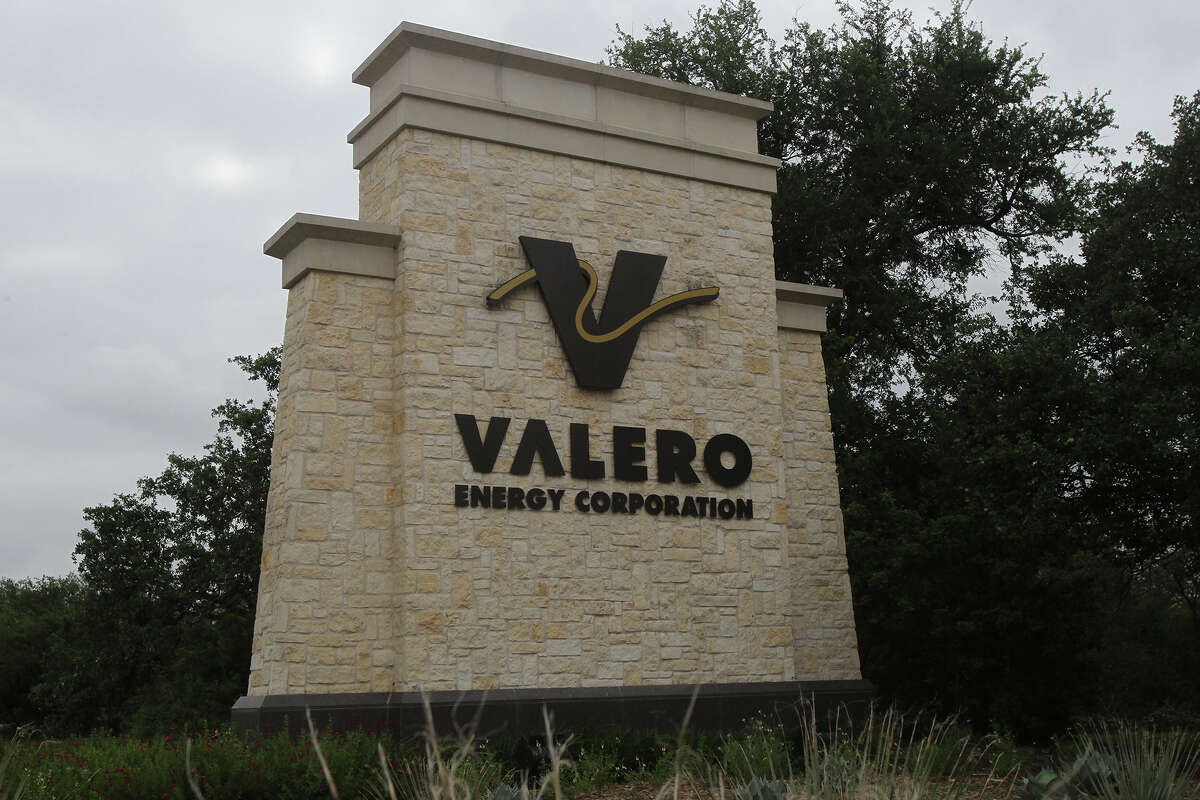 Plains All American plans pipeline to Valero refinery
