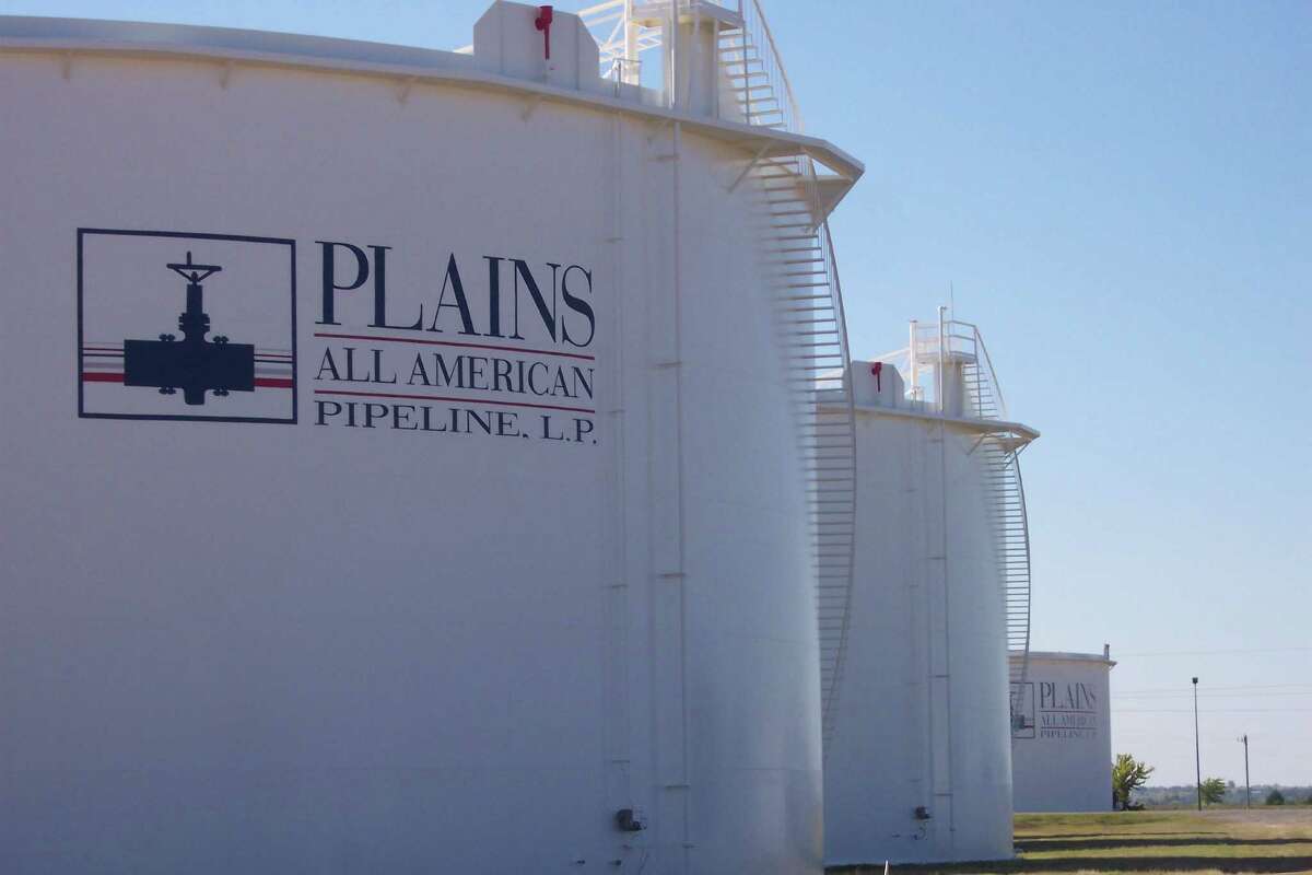 Plains All American Pipeline's fourth-quarter profit rose, but it said low commodity prices are prompting a cutback in capital spending. (Plains All American Pipeline)